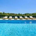 5-bed With Pool, Jacuzzi&padel Court * Drniš