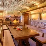 5-bed With Pool, Jacuzzi&padel Court Villa *