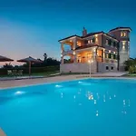 5-bed With Pool, Jacuzzi&padel Court