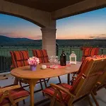 5-bed With Pool, Jacuzzi&padel Court Drniš