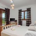5-bed With Pool, Jacuzzi&padel Court Villa