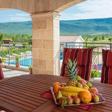 别墅 Nature's Embrace - Heated Pool, Jacuzzi & Padel *