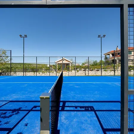 Nature's Embrace - Heated Pool, Jacuzzi & Padel * Drniš