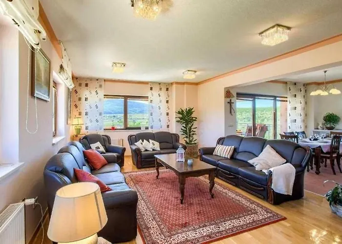 别墅 5-bed With Pool, Jacuzzi & Padel Court *