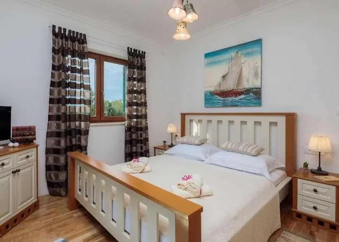 别墅 5-bed With Pool, Jacuzzi & Padel Court