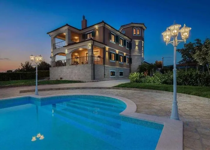 别墅 5-bed With Pool, Jacuzzi & Padel Court *