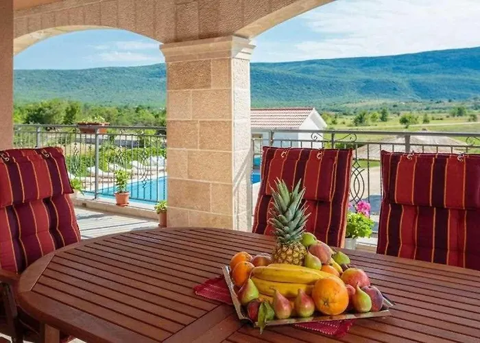 别墅 5-bed With Pool, Jacuzzi & Padel Court *