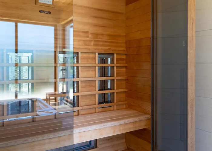 5-bed With Pool, Jacuzzi & Padel Court 别墅 Drniš