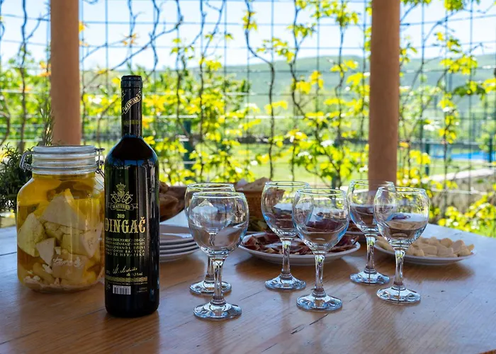 5-bed With Pool, Jacuzzi & Padel Court