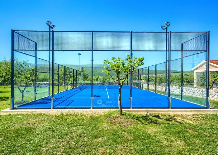 5-bed With Pool, Jacuzzi & Padel Court 别墅 Drniš